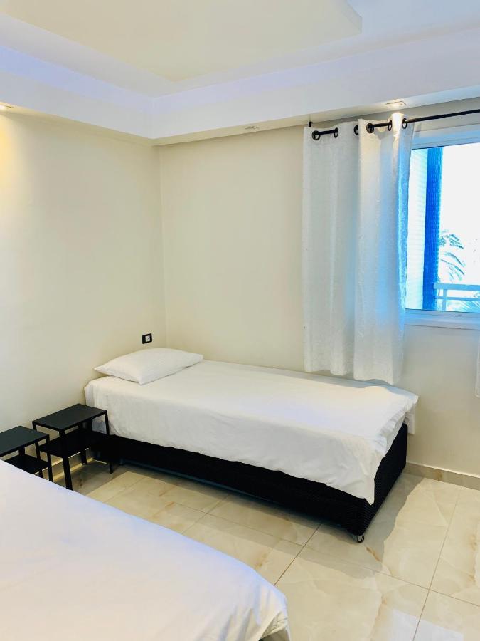 Royal Beach Front Apartments Нетания Экстерьер фото