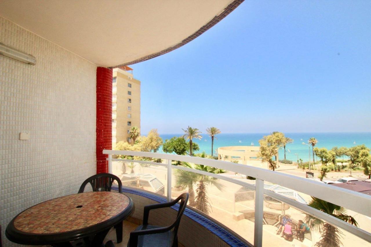 Royal Beach Front Apartments Нетания Экстерьер фото