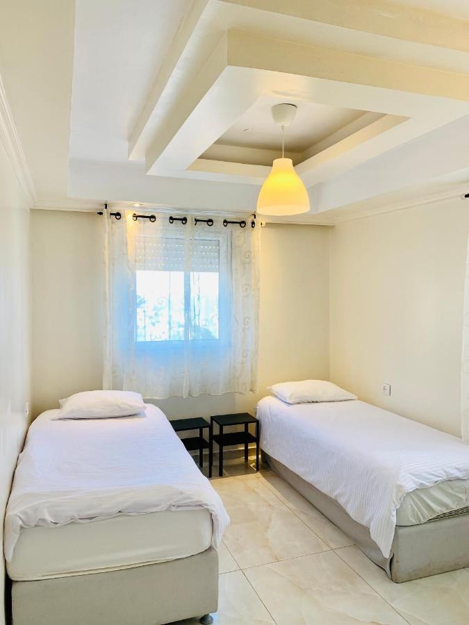 Royal Beach Front Apartments Нетания Экстерьер фото