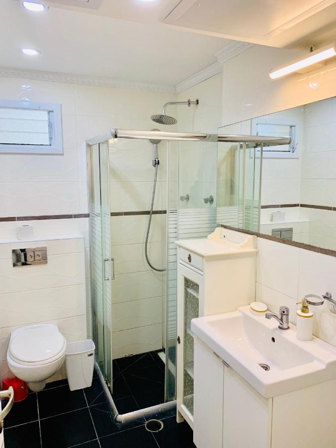 Royal Beach Front Apartments Нетания Экстерьер фото